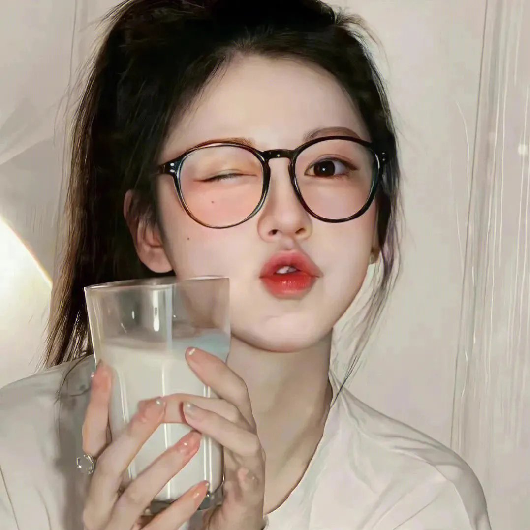 八月月亮的五个娃娃